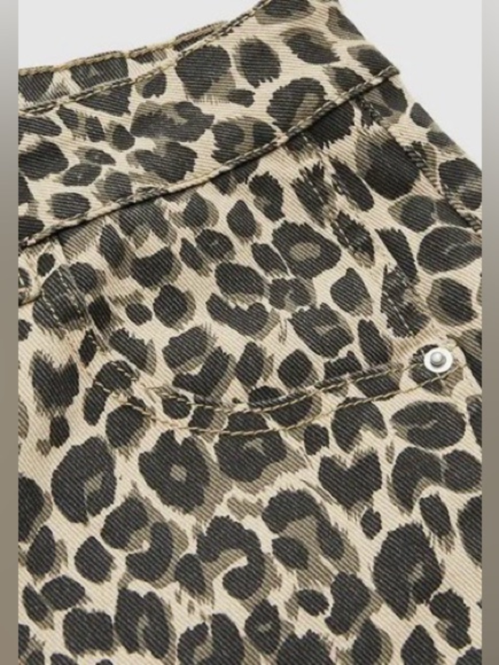 Flamingals Leopard Stitch Detail Mid Rise Barrel Leg Crop Jeans Size Large NWT - Picture 11 of 15
